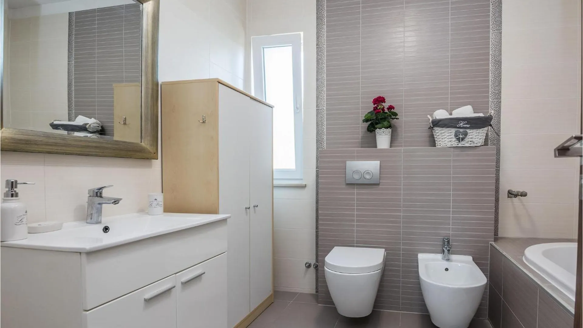 Nice Home In Posedarje With Kitchen Vikendica